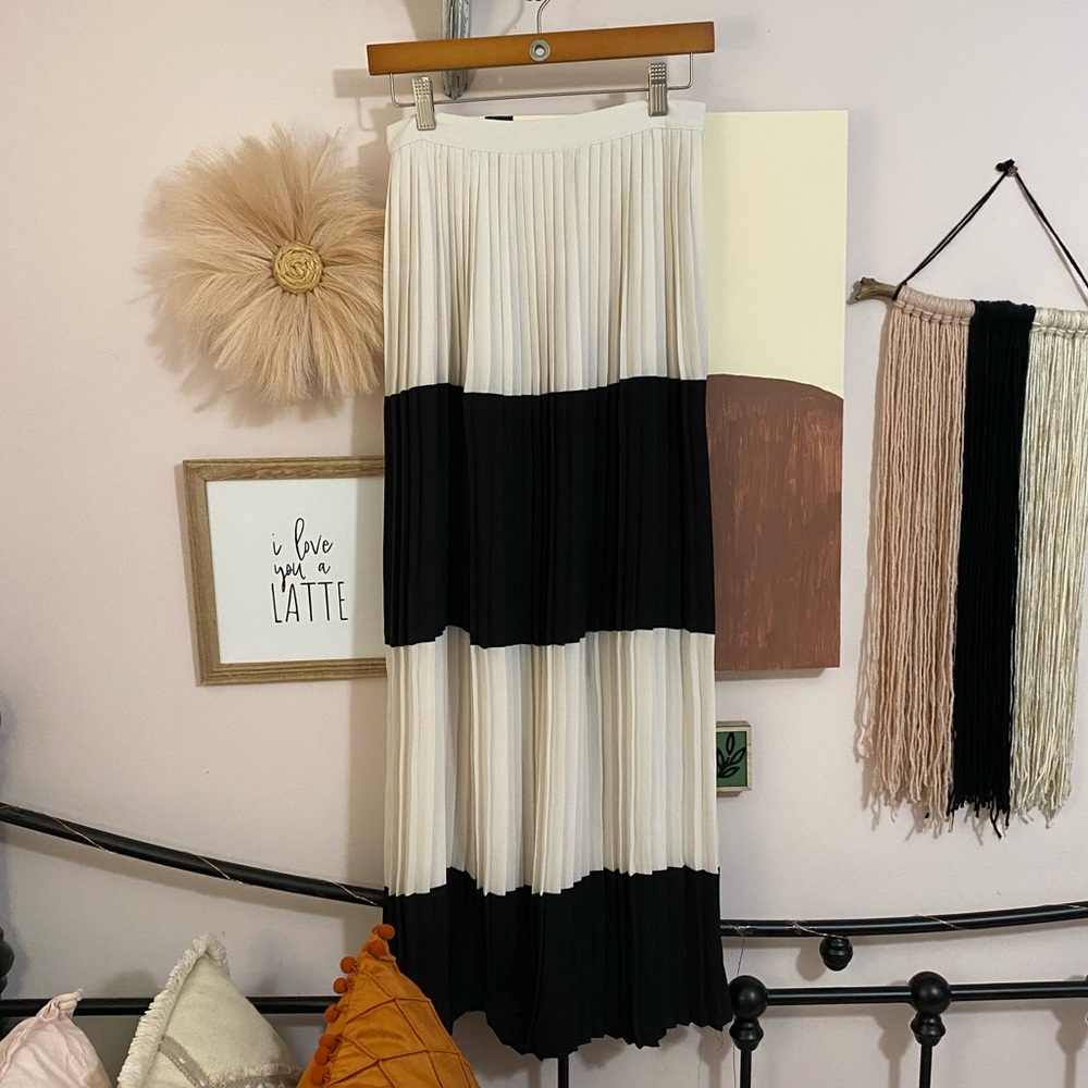Black & White Pleated Skirt